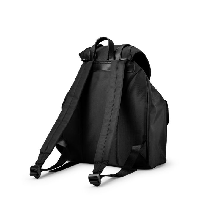 Elodie Stellebag, Sort