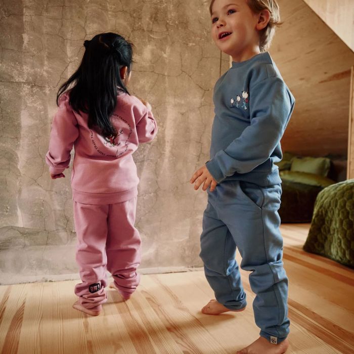 Bukkene Joggedress, Gullkorn Design, Tåkeblå