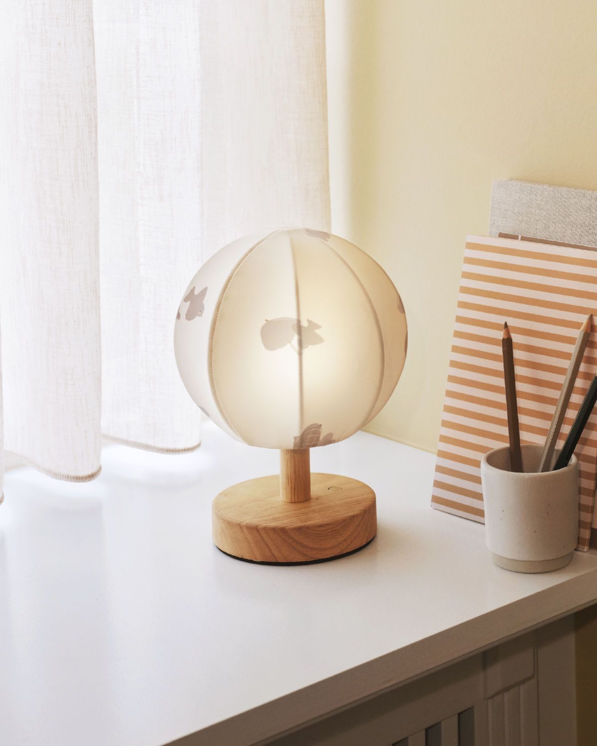 Moonboon Nattlampe, Over The Moon