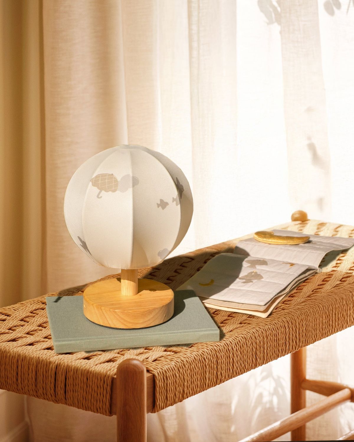 Moonboon Nattlampe, Leaf