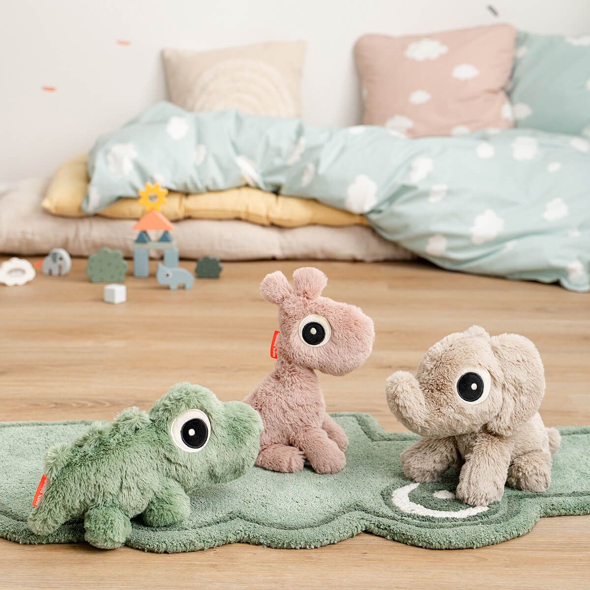 Done By Deer Kosebamse, Croco Green 28 cm