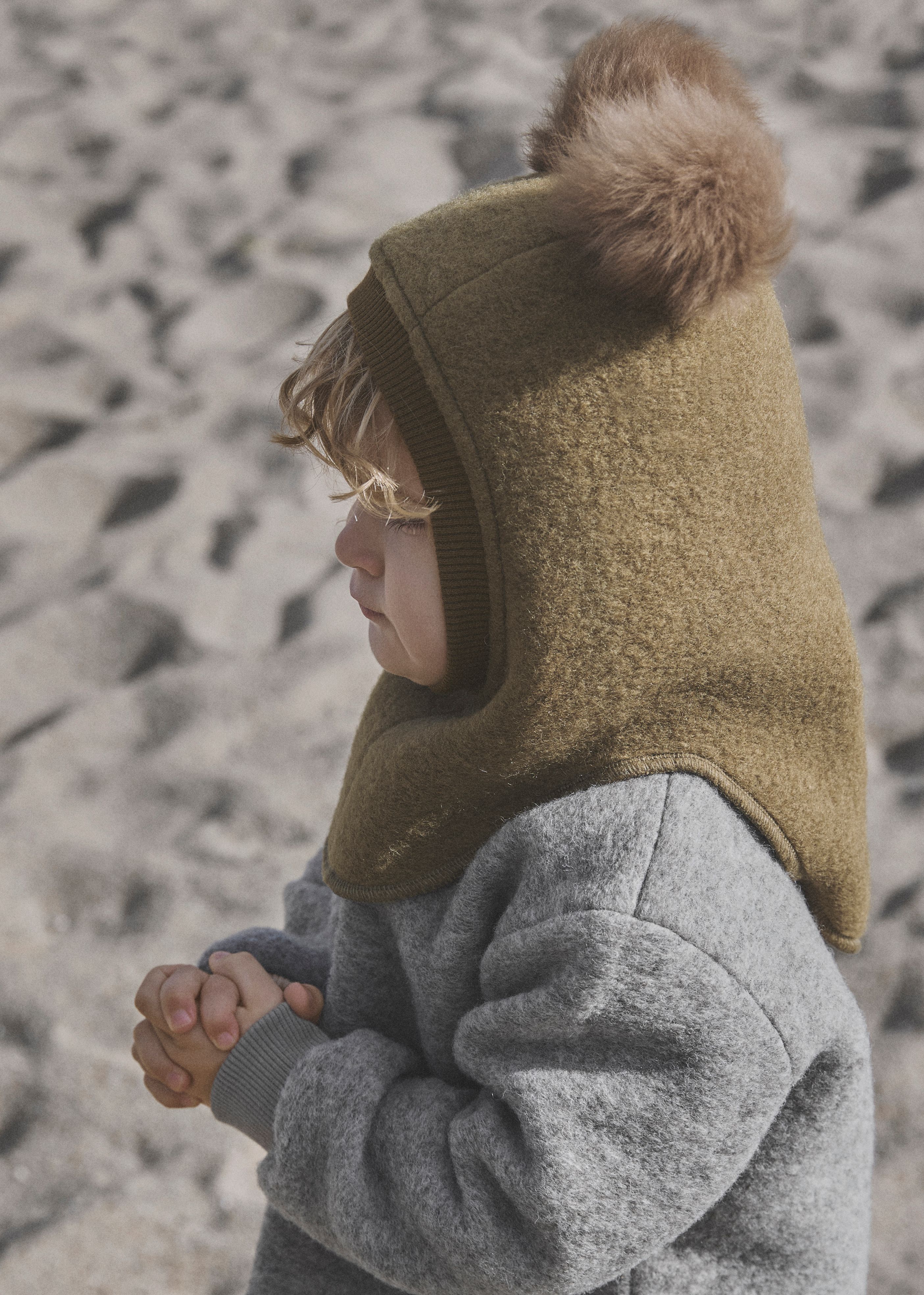 Huttelihut Balaclava Ull/Alpaca Pompoms,, Beetle