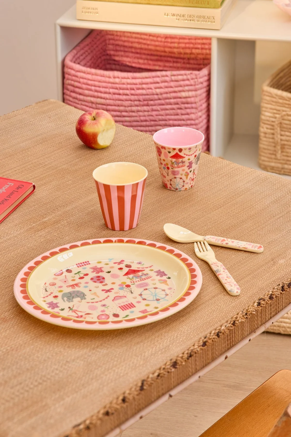 Barnetallerken, Rosa karnevalmotiv, Rice